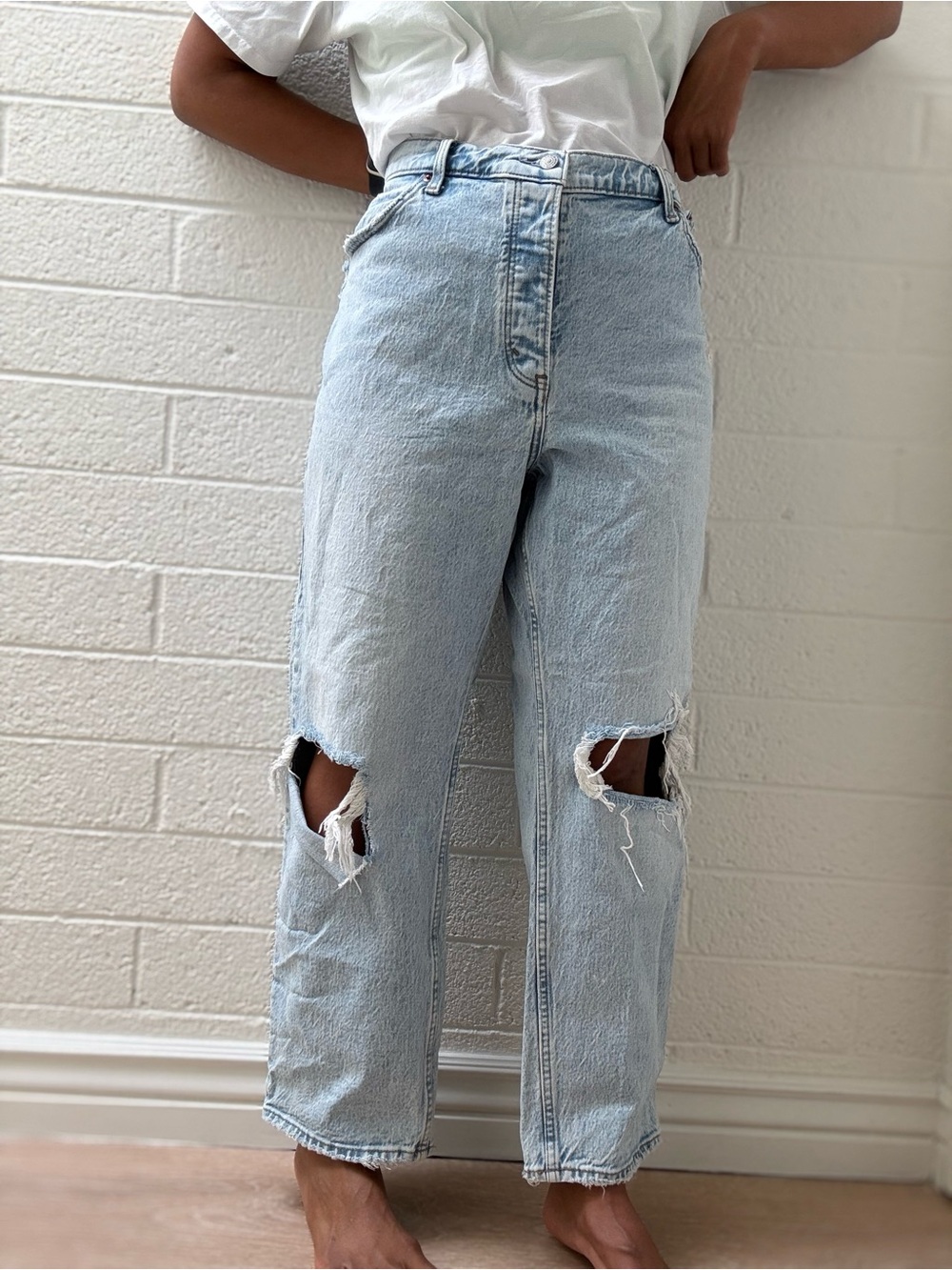 Abercrombie & Fitch High Rise The Dad Jeans Light Blue Distressed Jeans Size 33S